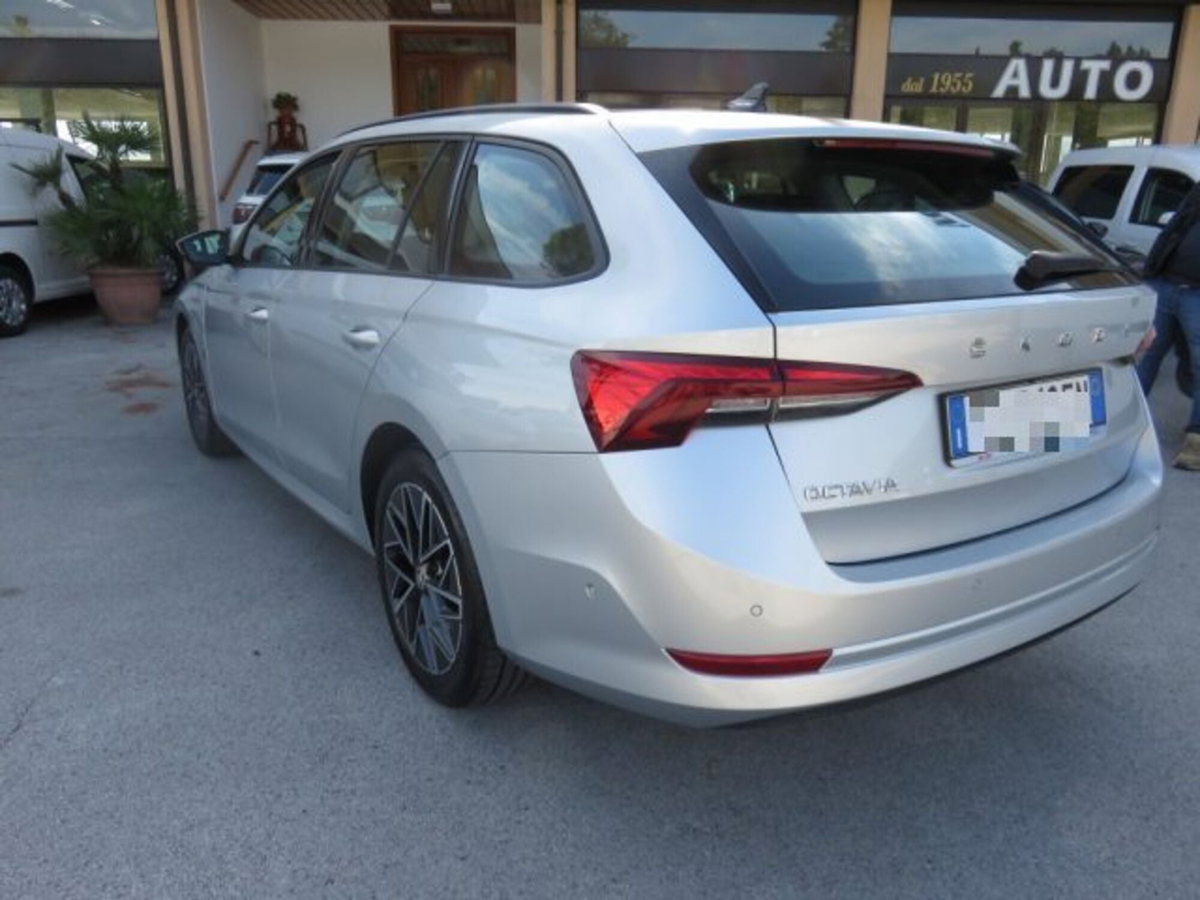 Skoda Octavia Station Wagon 1.5 G-TEC DSG Wagon Executive (3)