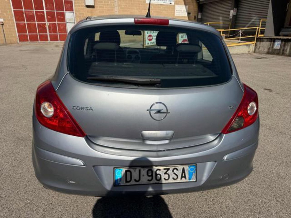 Opel Corsa 1.2 3 porte Sport (10)
