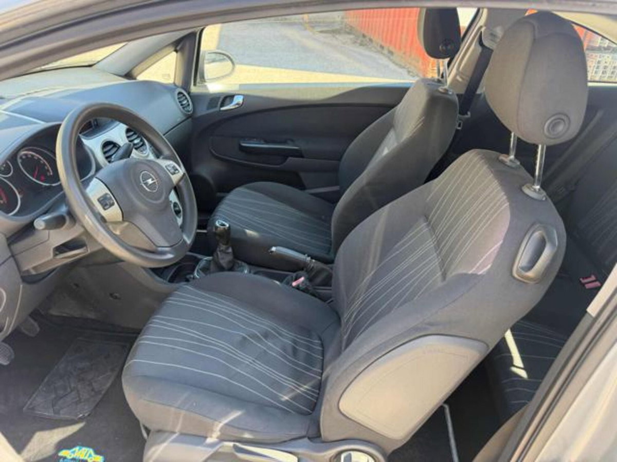 Opel Corsa 1.2 3 porte Sport (8)