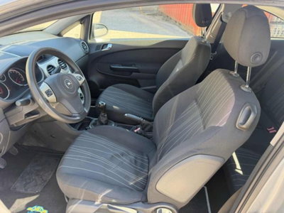 Opel Corsa 1.2 3 porte Sport (8)