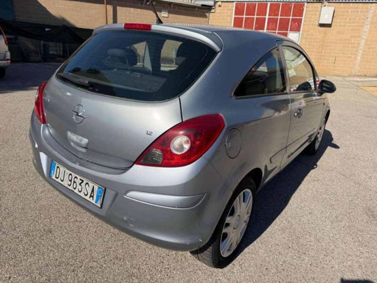Opel Corsa 1.2 3 porte Sport (9)