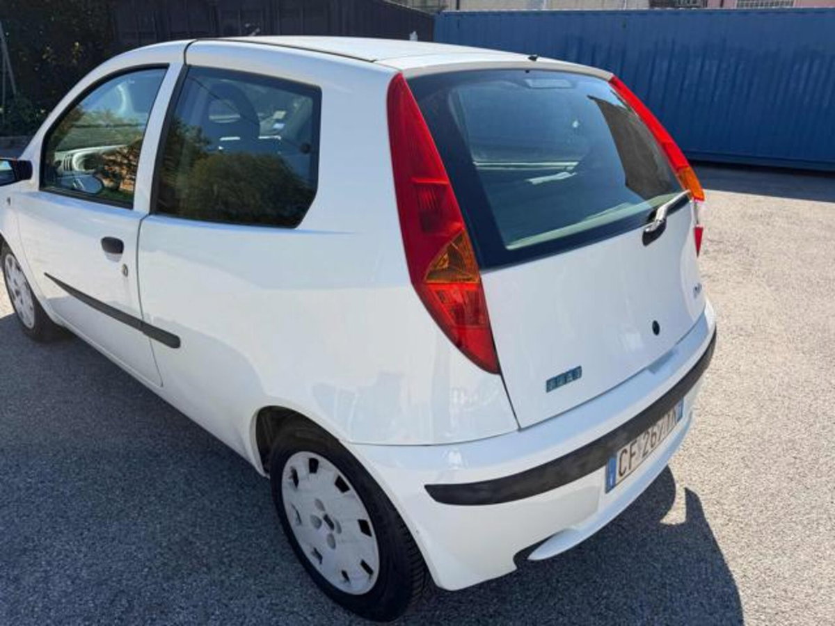 Fiat Punto 1.2i 16V cat 3 porte Verve (11)