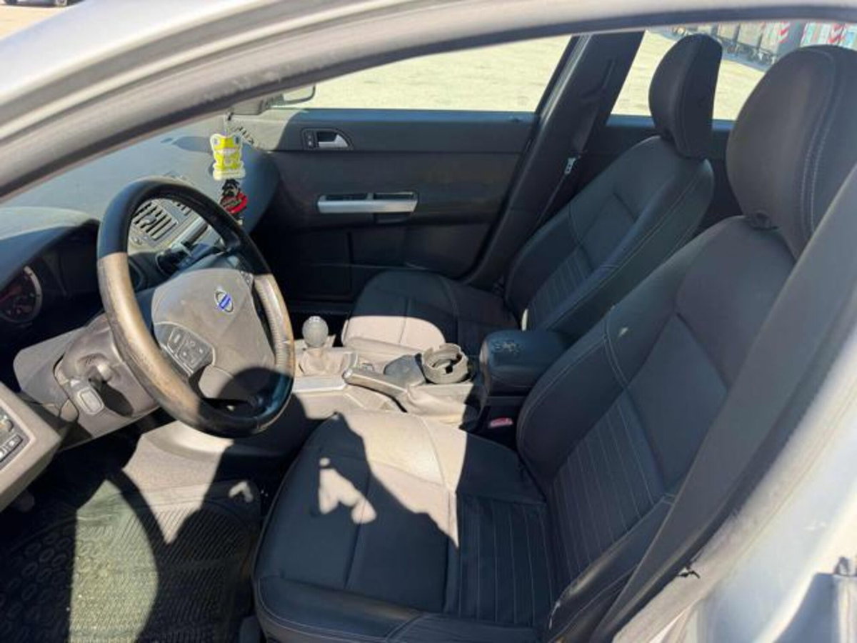 Volvo V50 2.0 D cat Summum (7)
