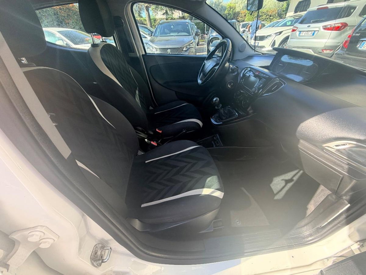 Lancia Ypsilon 1.2 69 CV 5 porte GPL Ecochic Gold (3)