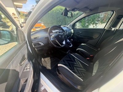 Lancia Ypsilon 1.2 69 CV 5 porte GPL Ecochic Gold (4)