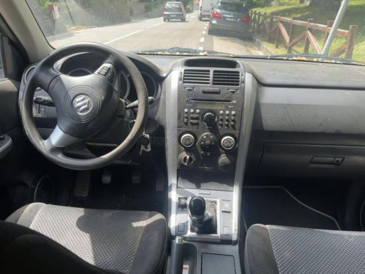 Suzuki Grand Vitara 1.9 DDiS 5 porte Crossover (12)