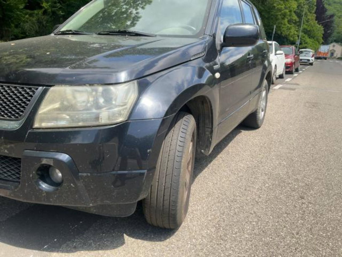 Suzuki Grand Vitara 1.9 DDiS 5 porte Crossover (2)