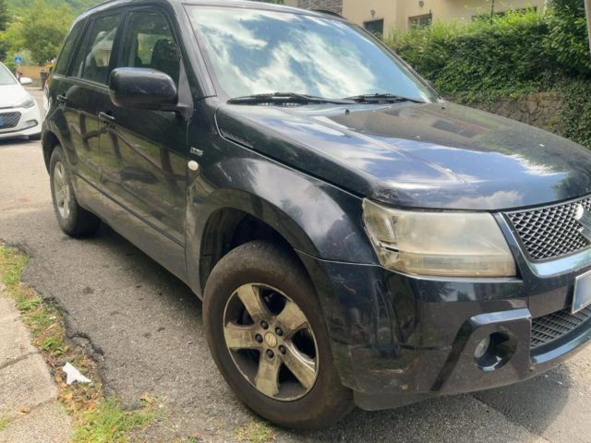 Suzuki Grand Vitara 1.9 DDiS 5 porte Crossover (4)