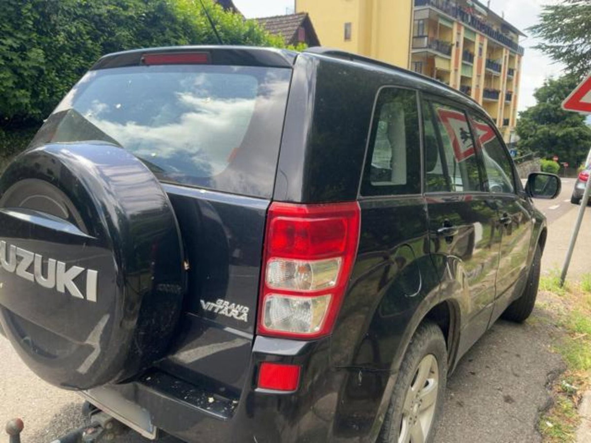 Suzuki Grand Vitara 1.9 DDiS 5 porte Crossover (7)