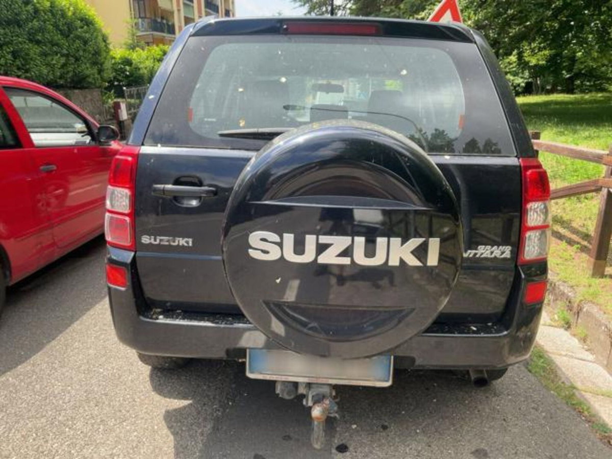 Suzuki Grand Vitara 1.9 DDiS 5 porte Crossover (8)
