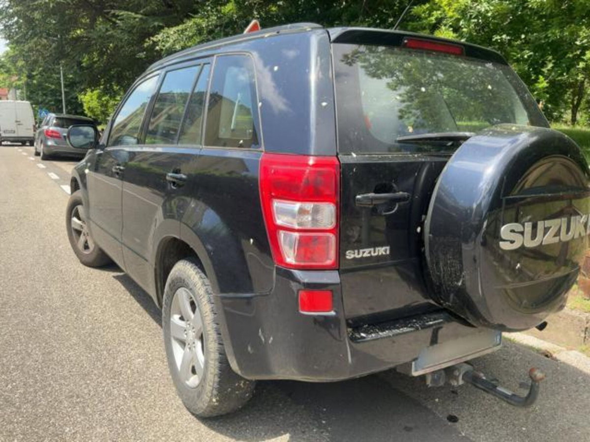 Suzuki Grand Vitara 1.9 DDiS 5 porte Crossover (9)