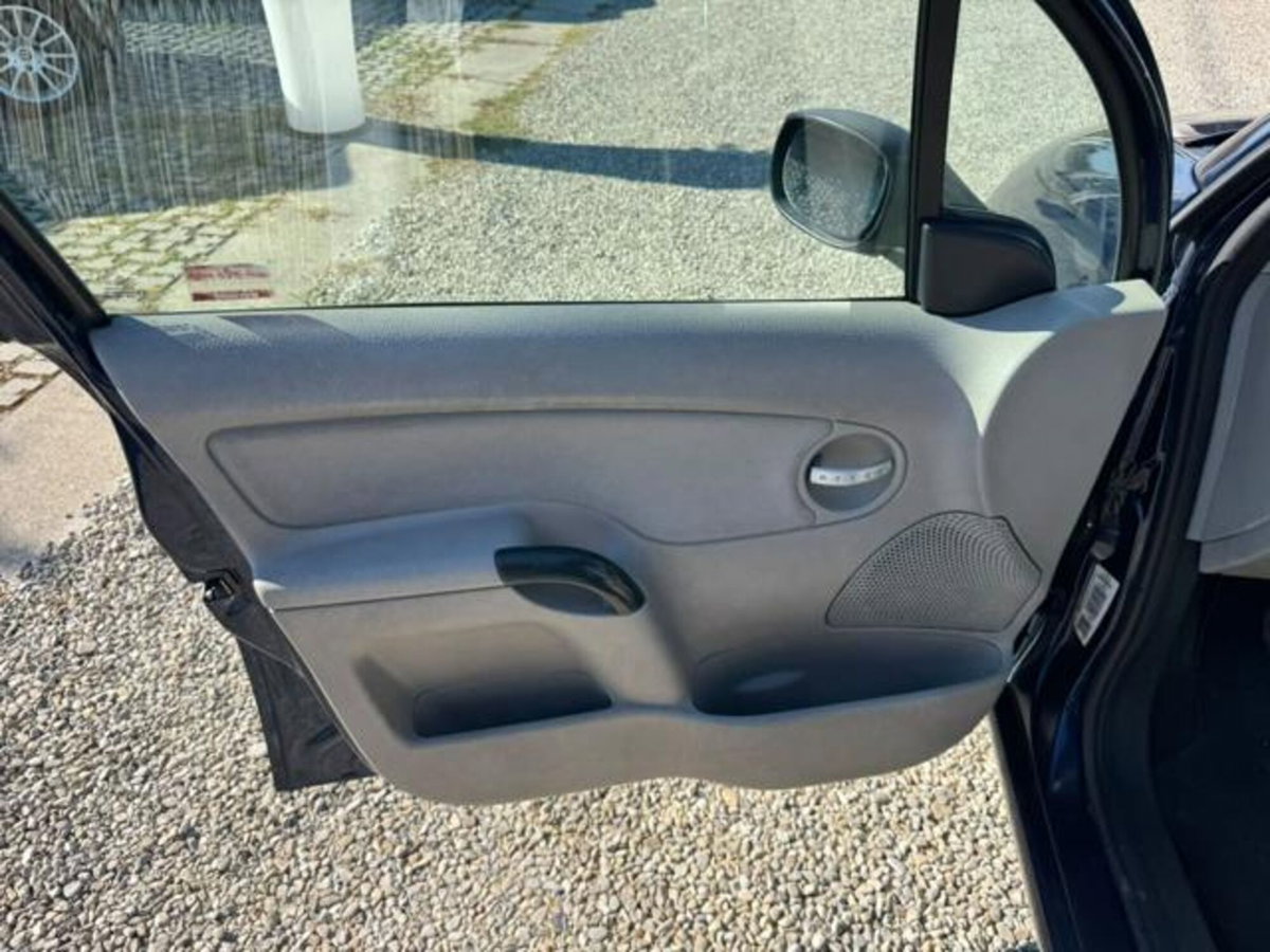 Citroen C3 1.4 HDi 70 Exclusive (8)