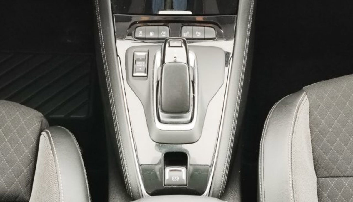 Opel Grandland X 1.6 Hybrid4 Plug-in aut. AWD (12)