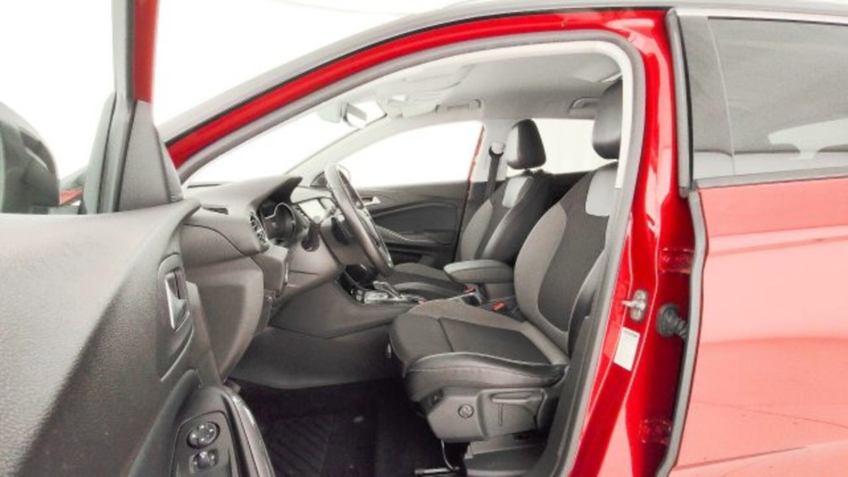 Opel Grandland X 1.6 Hybrid4 Plug-in aut. AWD (13)