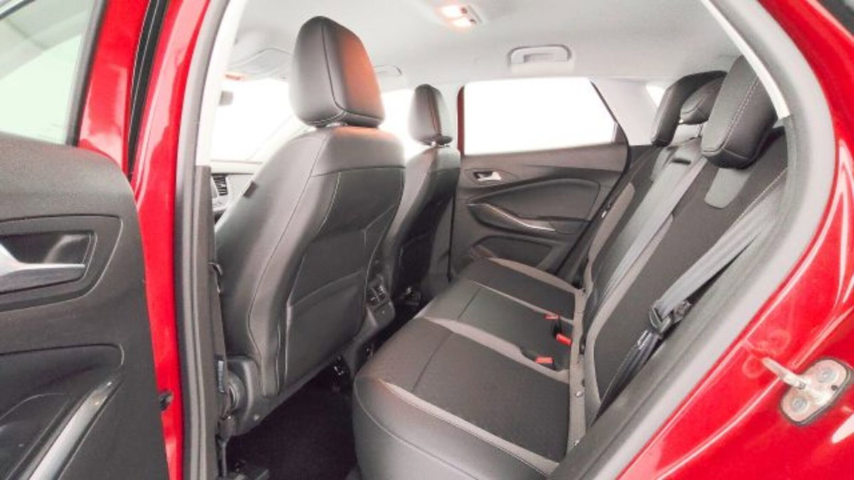 Opel Grandland X 1.6 Hybrid4 Plug-in aut. AWD (14)