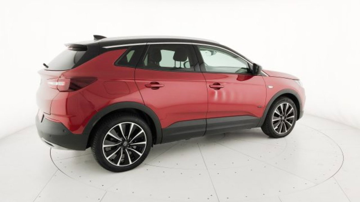 Opel Grandland X 1.6 Hybrid4 Plug-in aut. AWD (19)
