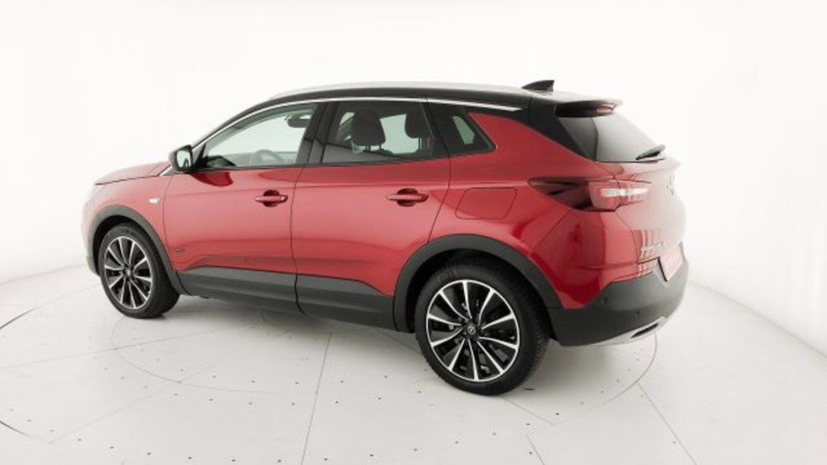 Opel Grandland X 1.6 Hybrid4 Plug-in aut. AWD (5)