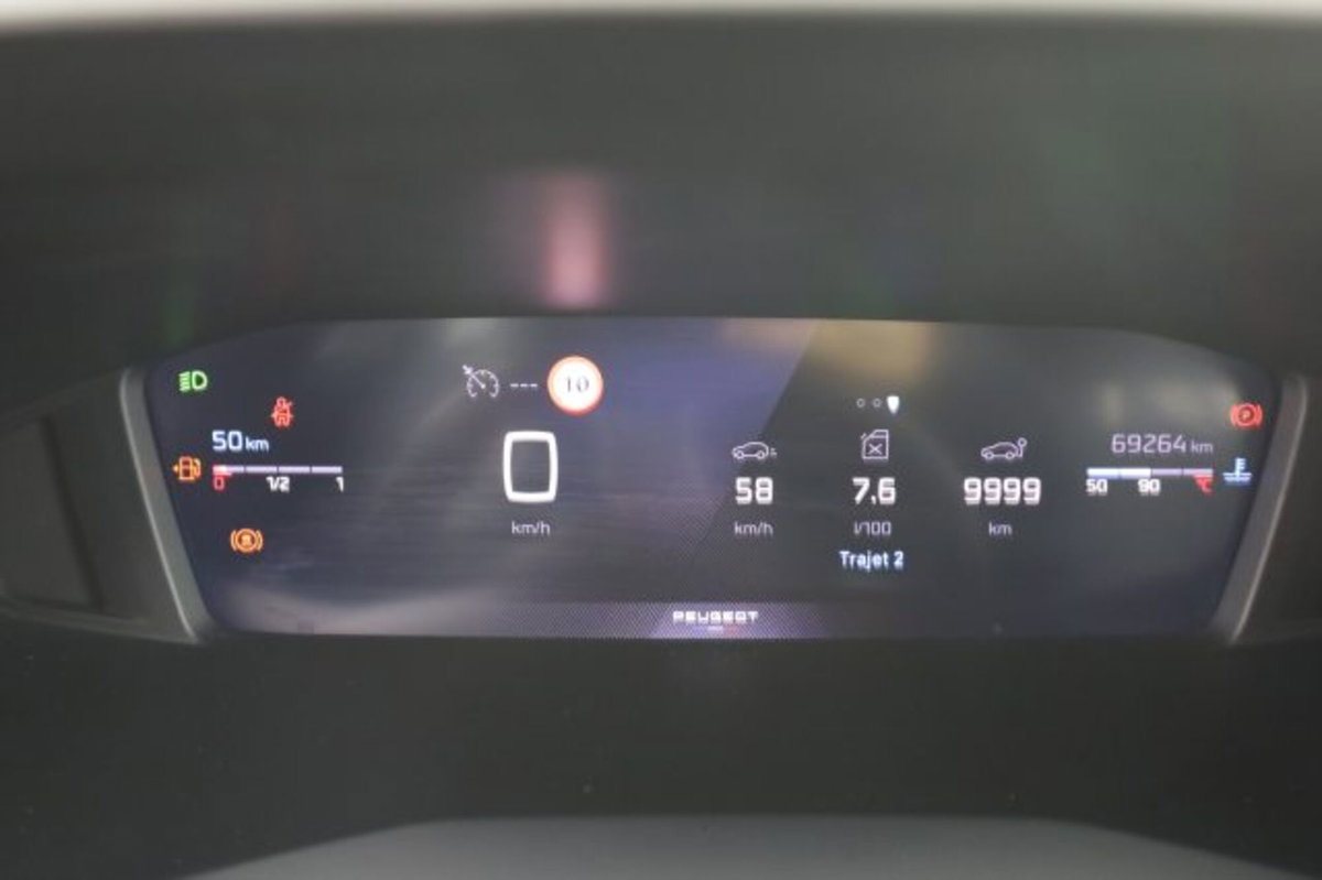 Peugeot 2008 PureTech 100 S&S Allure (6)