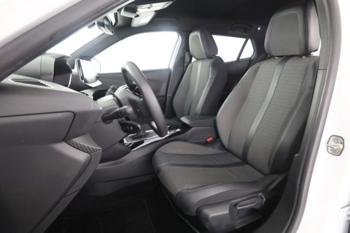 Peugeot 2008 PureTech 100 S&S Allure (2)