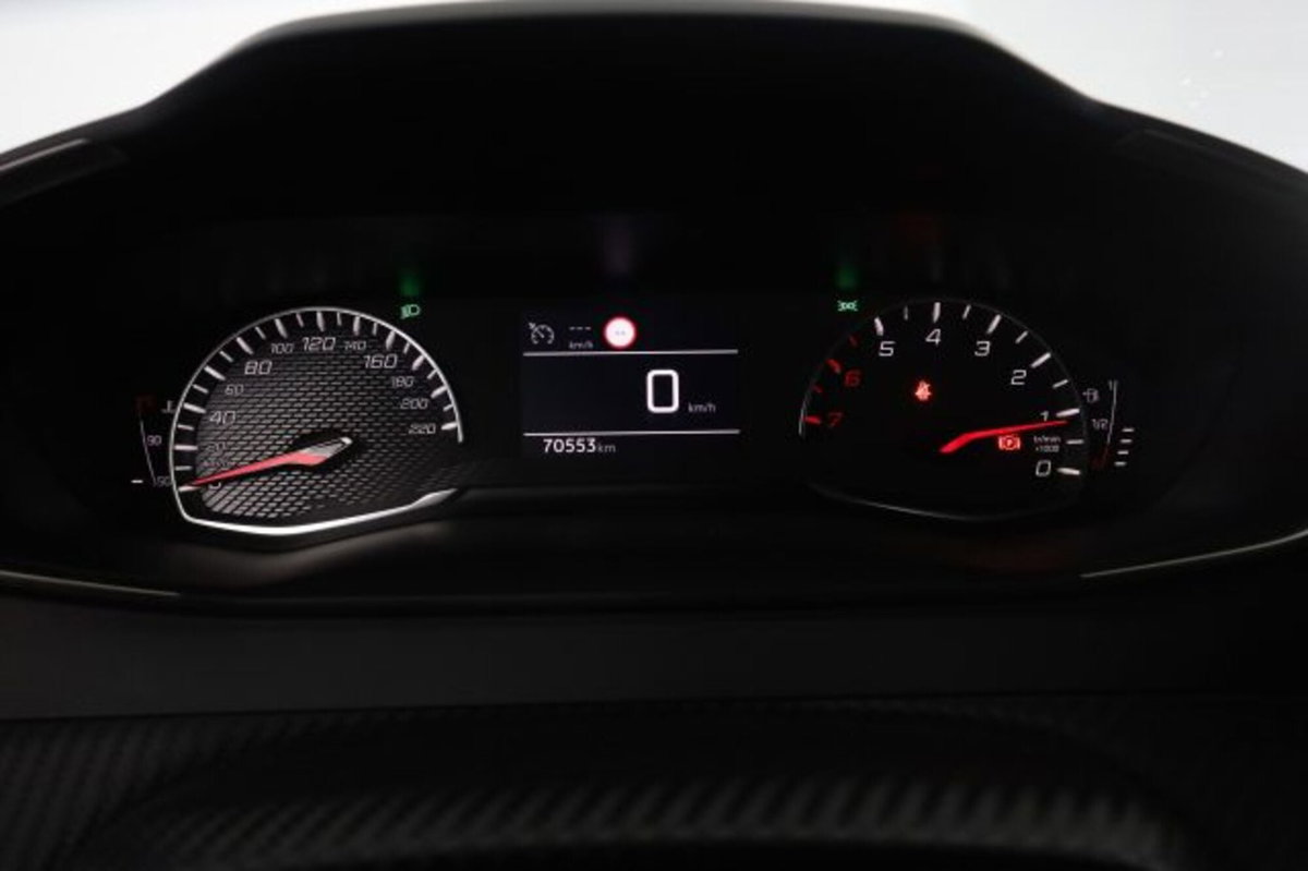 Peugeot 2008 PureTech 100 S&S Allure (7)