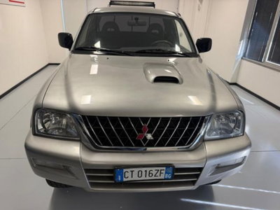 Mitsubishi L200 2.5 TD cat 4WD Club Cab Intense (2)