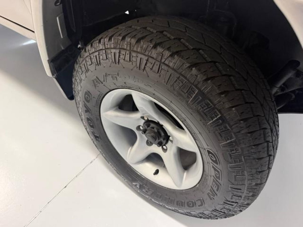 Mitsubishi L200 2.5 TD cat 4WD Club Cab Intense (4)