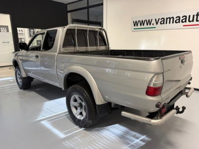 Mitsubishi L200 2.5 TD cat 4WD Club Cab Intense (6)