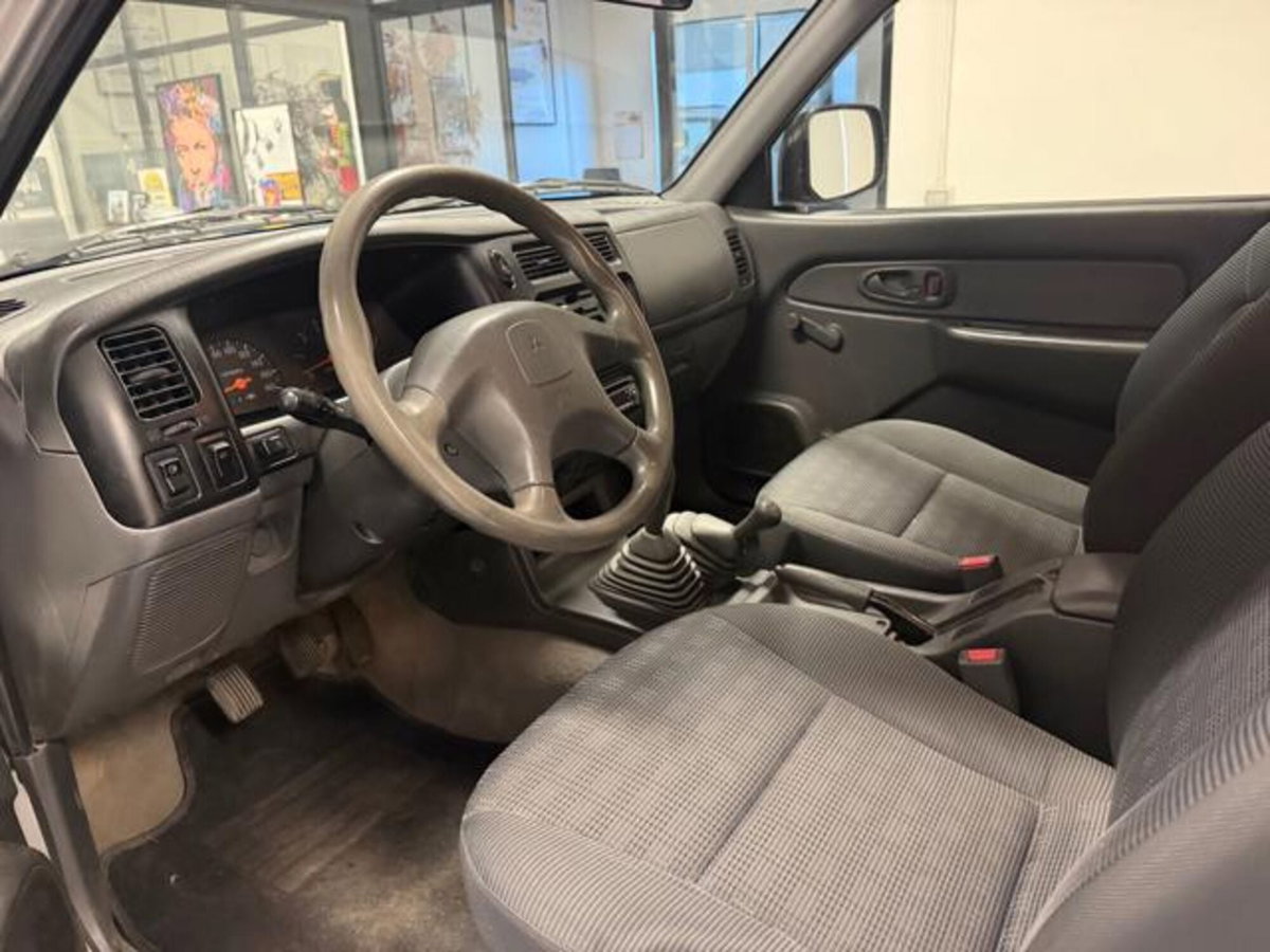 Mitsubishi L200 2.5 TD cat 4WD Club Cab Intense (8)