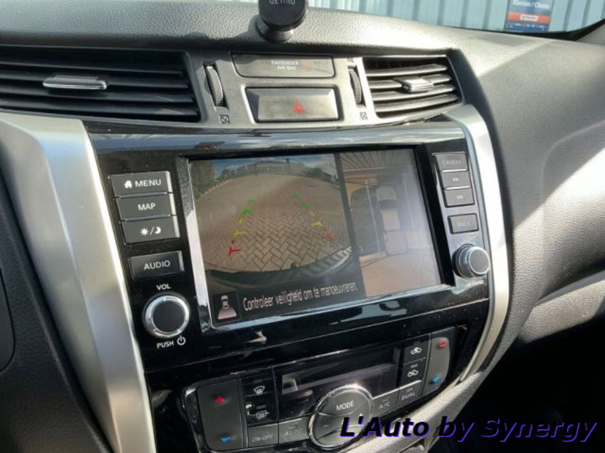 Nissan Navara 2.3 dCi 190 CV 7AT 4WD Double Cab N-Guard (2)