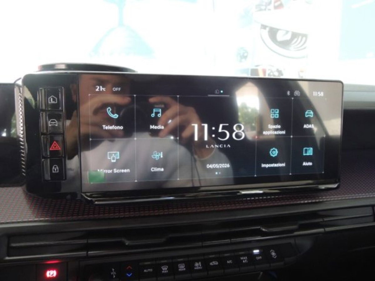 Lancia Ypsilon 1.2 HF Line 100cv (11)
