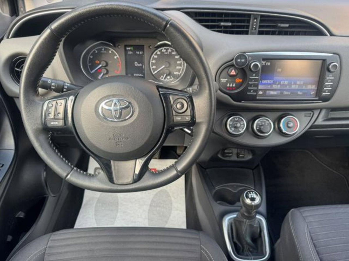 Toyota Yaris 1.0 72 CV 5 porte Active (11)