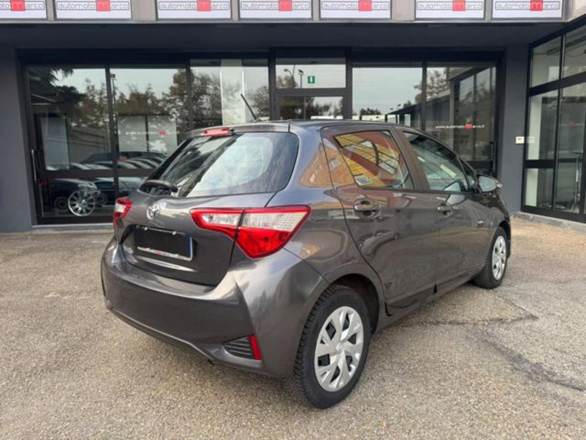Toyota Yaris 1.0 72 CV 5 porte Active (6)