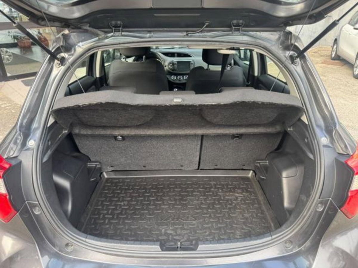 Toyota Yaris 1.0 72 CV 5 porte Active (8)