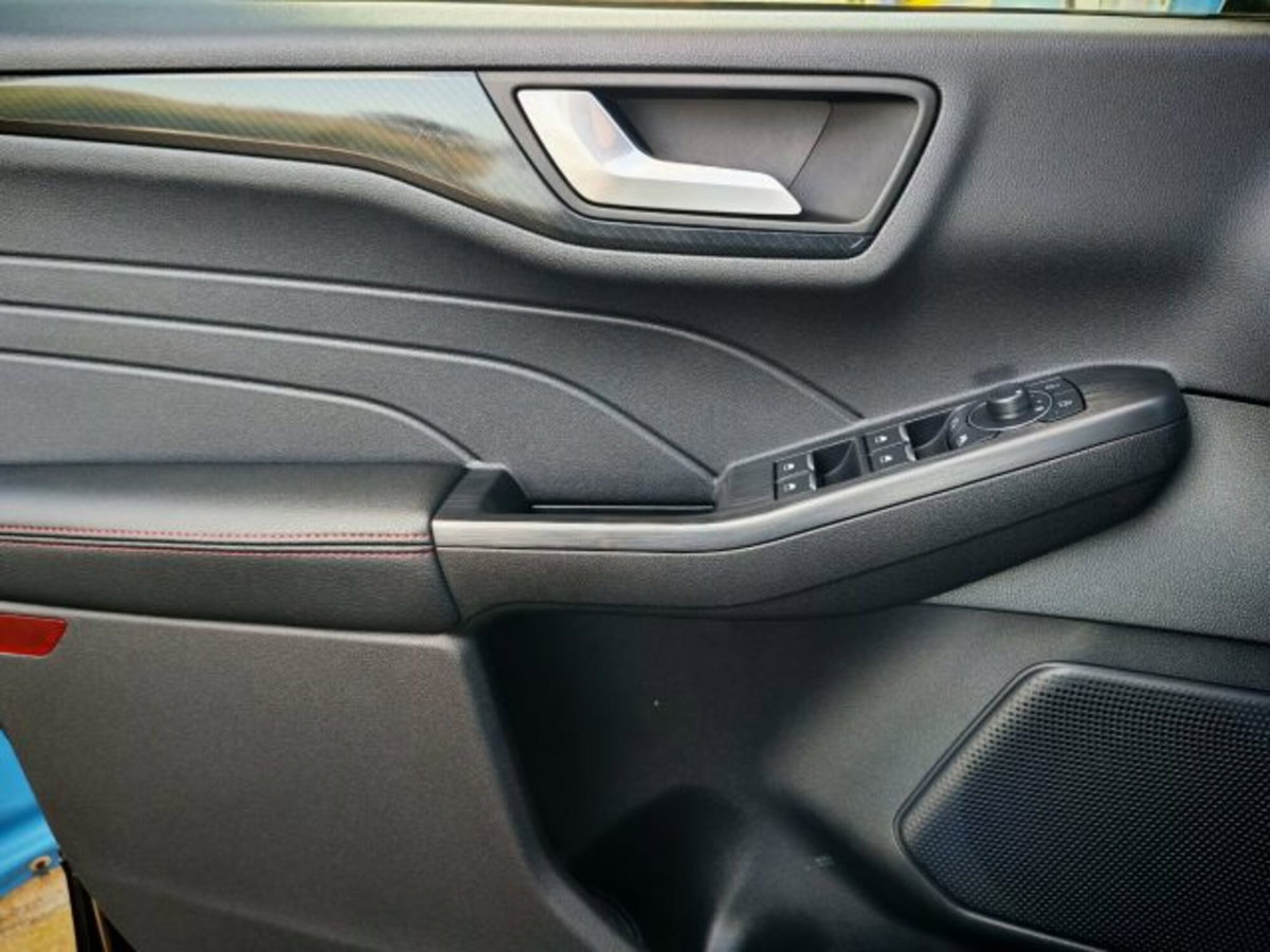 Ford Kuga 1.5 EcoBoost 150 CV 2WD ST-Line (15)