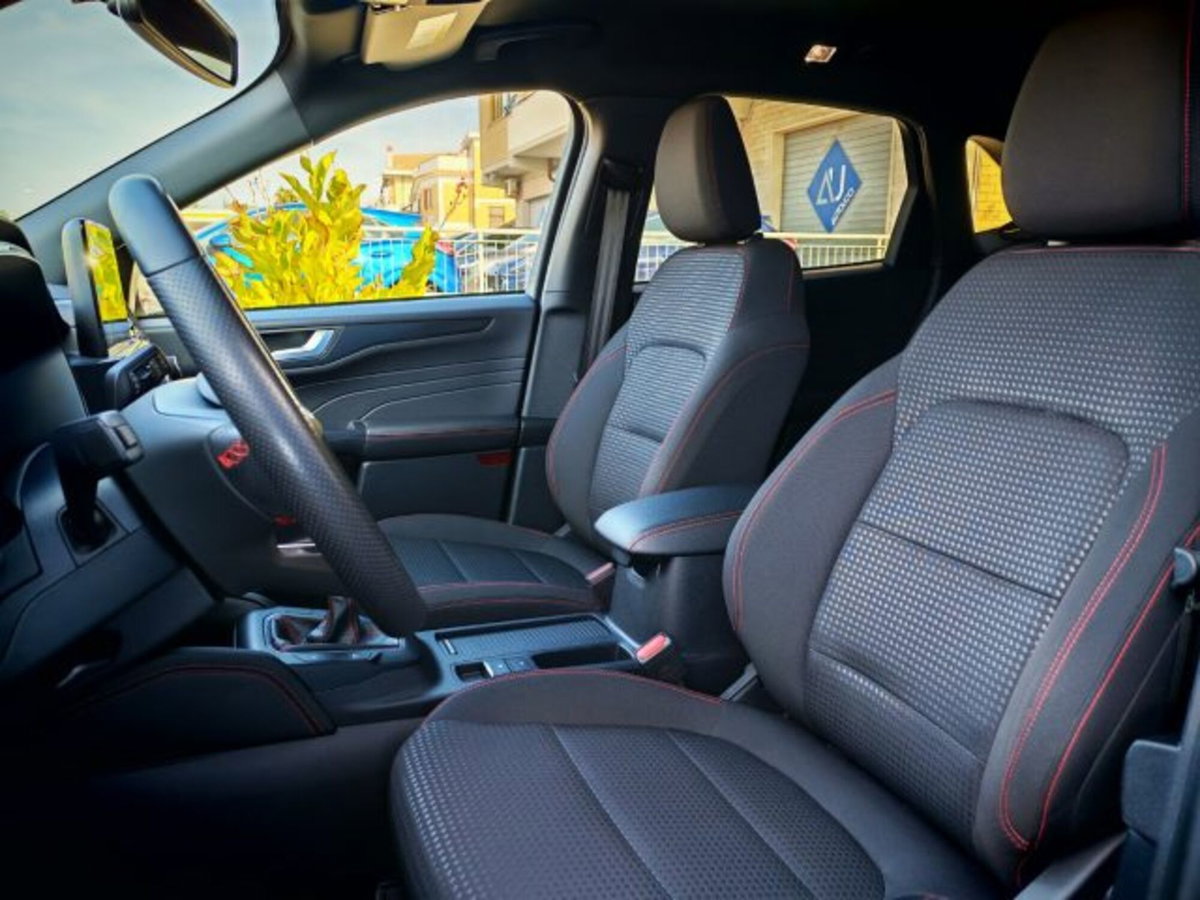Ford Kuga 1.5 EcoBoost 150 CV 2WD ST-Line (8)