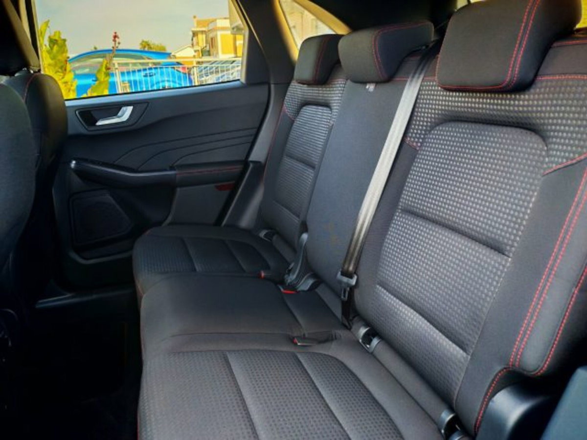 Ford Kuga 1.5 EcoBoost 150 CV 2WD ST-Line (9)