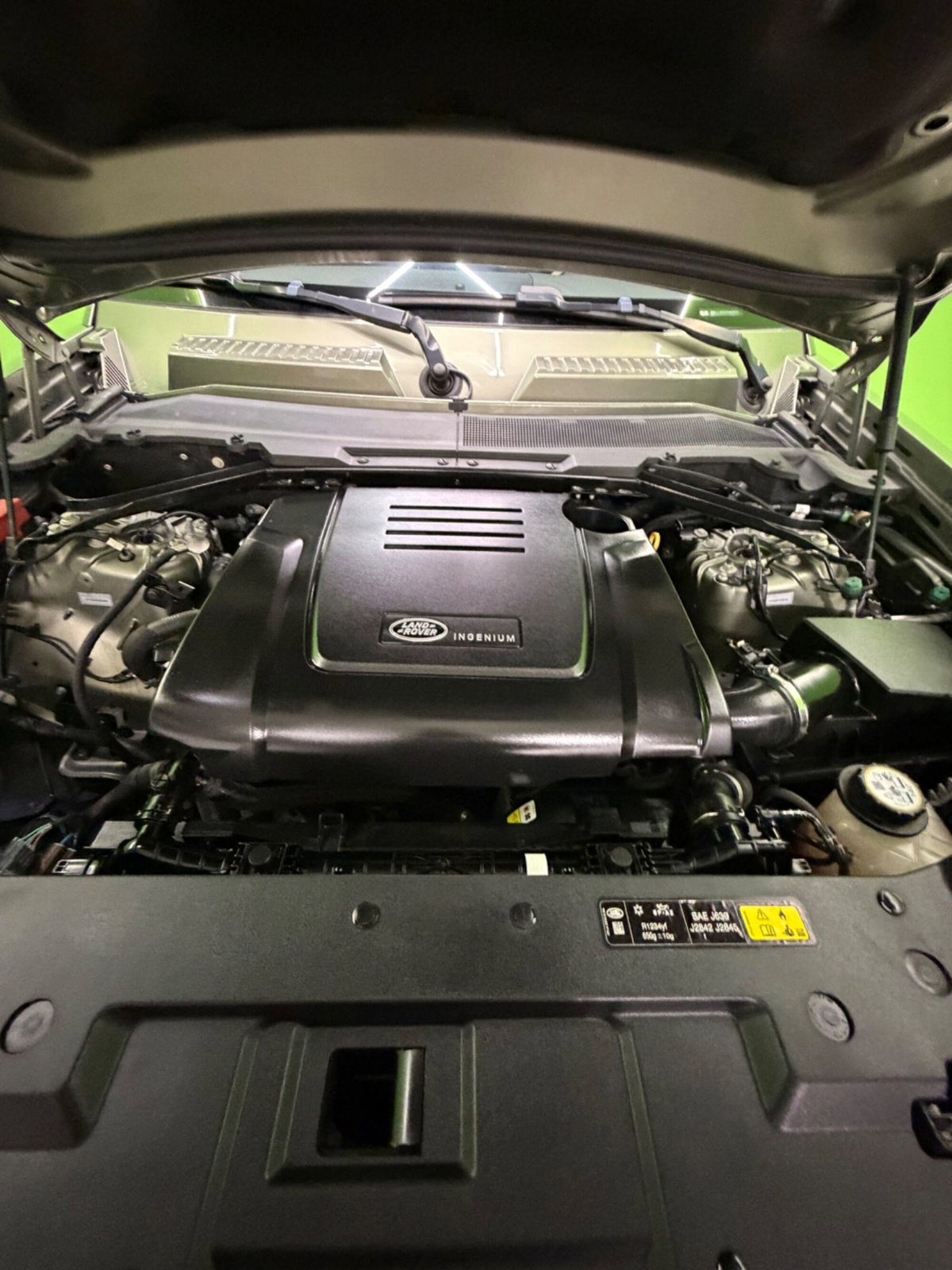 Land Rover Defender 110 2.0 si4 phev X-Dynamic SE awd 300cv auto (19)
