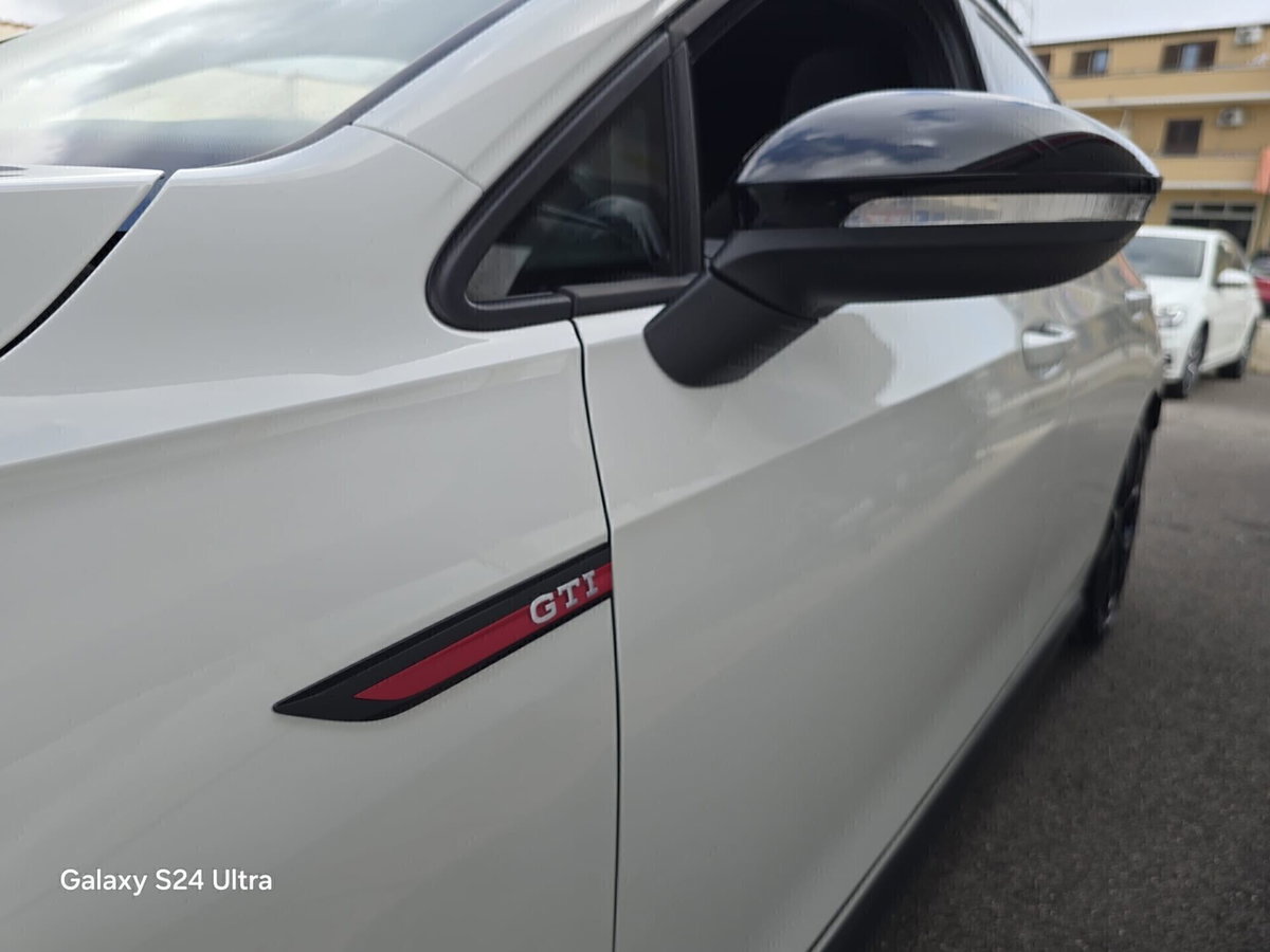 Volkswagen Golf 2.0 TSI R DSG 4Motion (7)