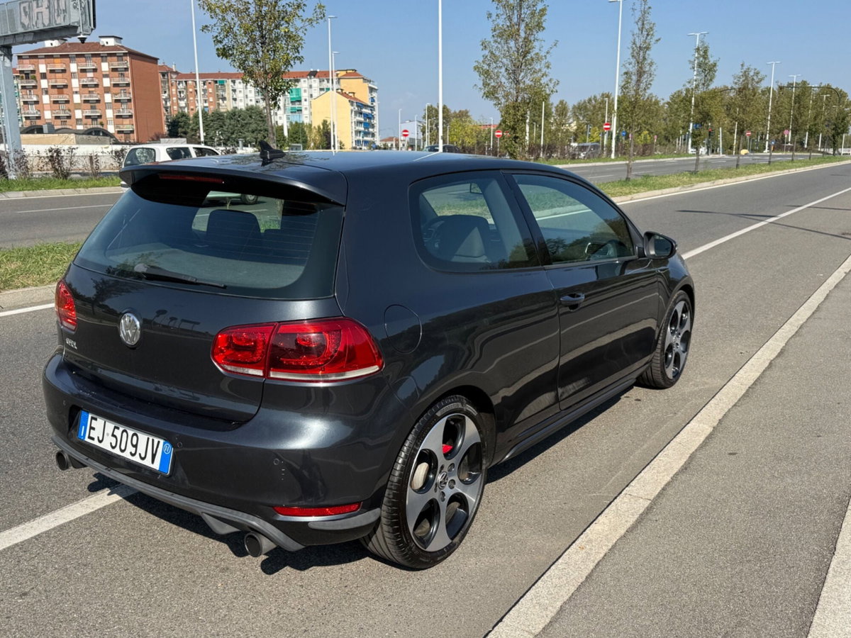 Volkswagen Golf 2.0 TSI 3p. GTI (6)