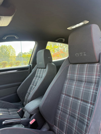 Volkswagen Golf 2.0 TSI 3p. GTI (9)