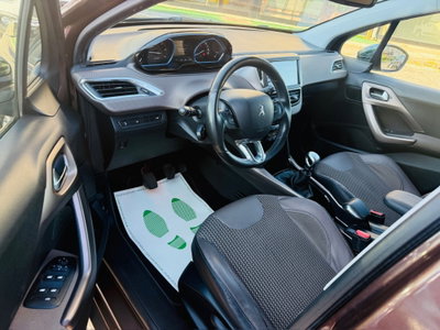 Peugeot 2008 e-HDi 115 CV Stop&Start Allure (11)