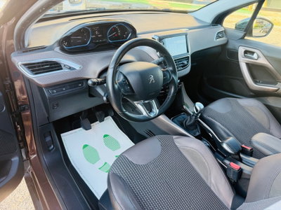 Peugeot 2008 e-HDi 115 CV Stop&Start Allure (14)