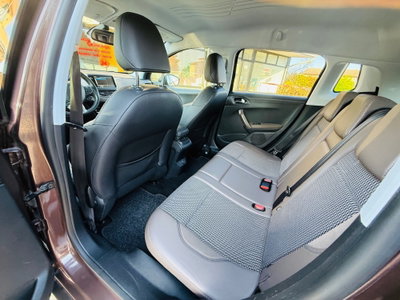 Peugeot 2008 e-HDi 115 CV Stop&Start Allure (19)