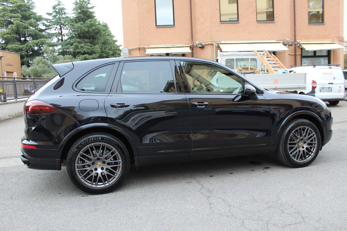 Porsche Cayenne 3.0 Diesel Platinum Edition (6)