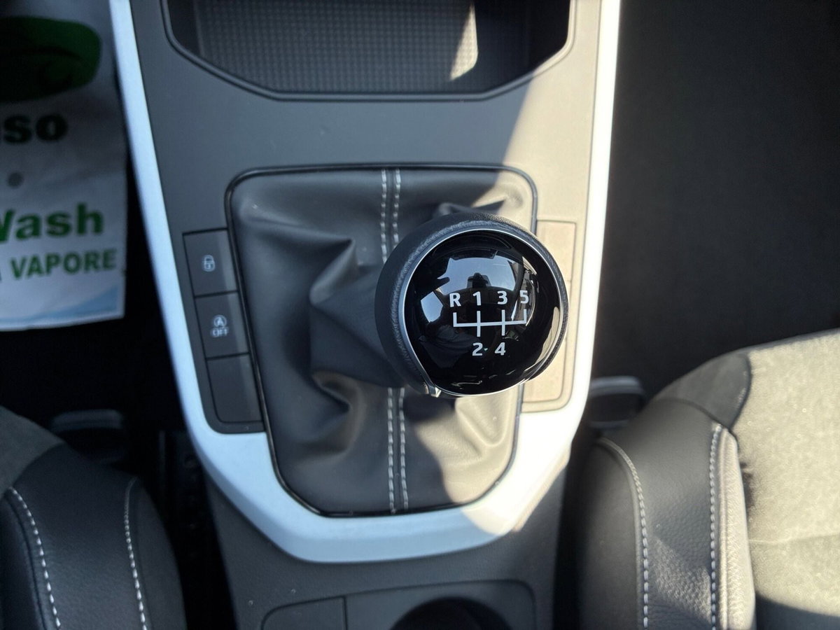 SEAT Arona 1.0 EcoTSI Black Edition (19)