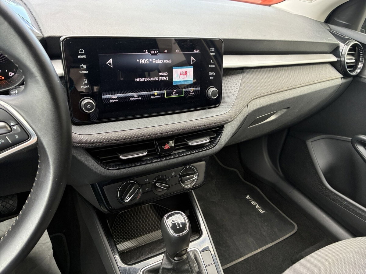 Skoda Fabia 1.0 tsi evo Young Edition 95cv (17)