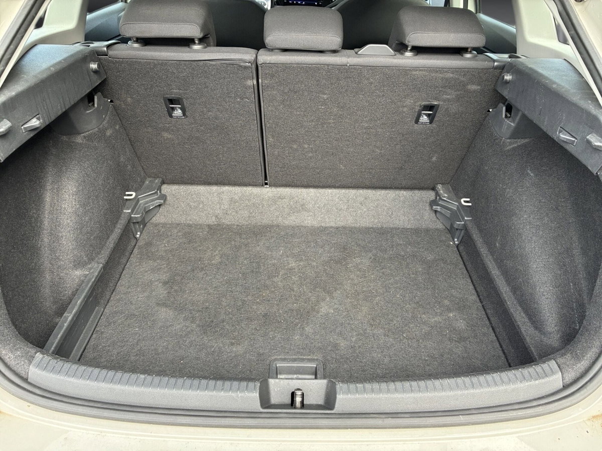 Volkswagen Taigo 1.0 tsi Life 115cv dsg (13)