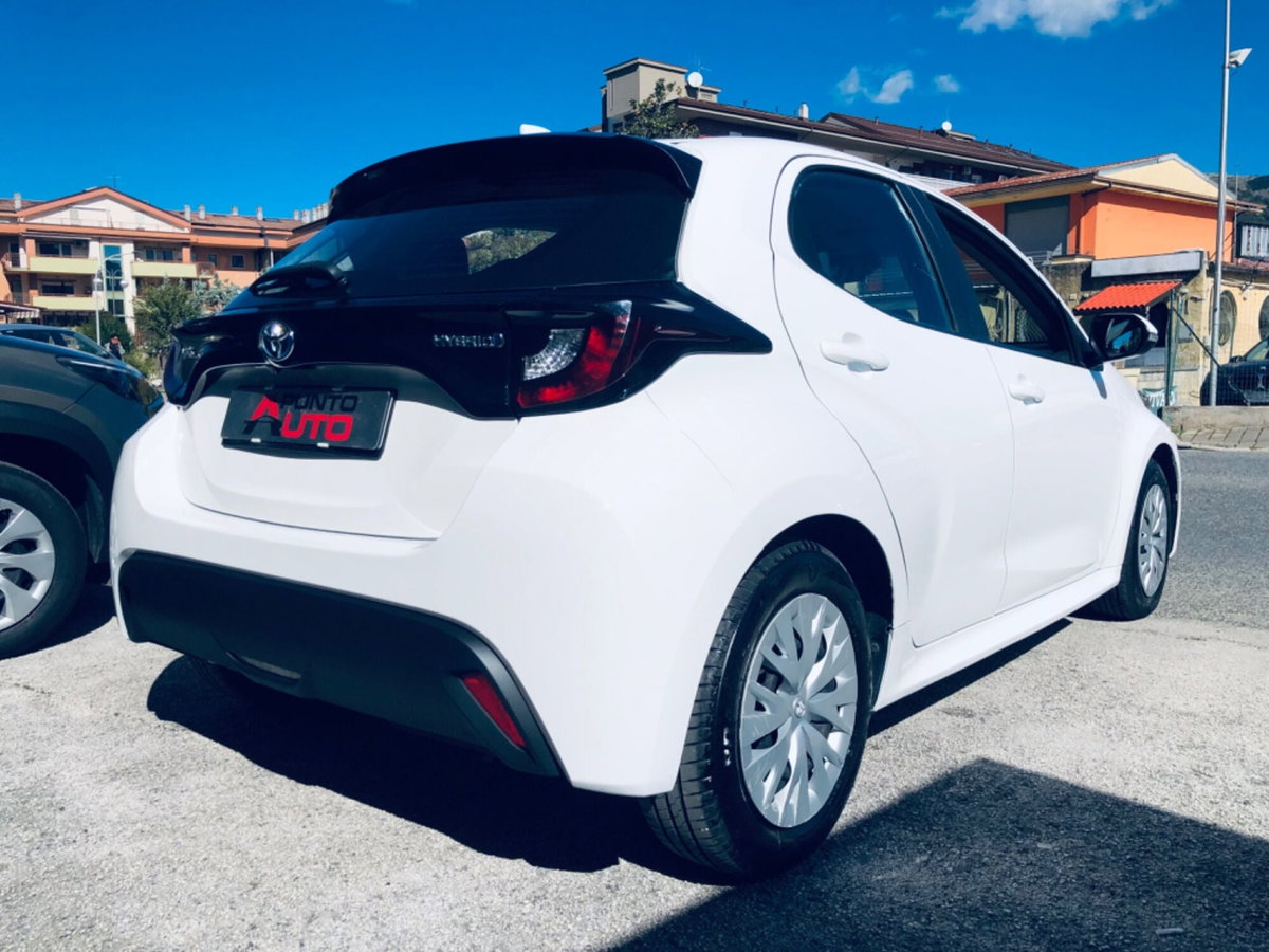 Toyota Yaris 1.0 5 porte Active (17)