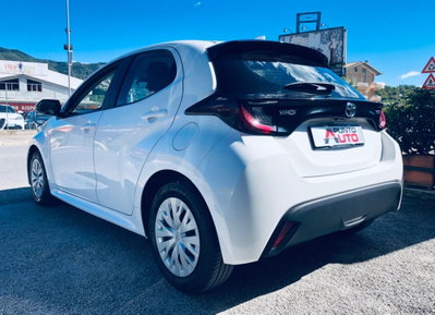 Toyota Yaris 1.0 5 porte Active (19)