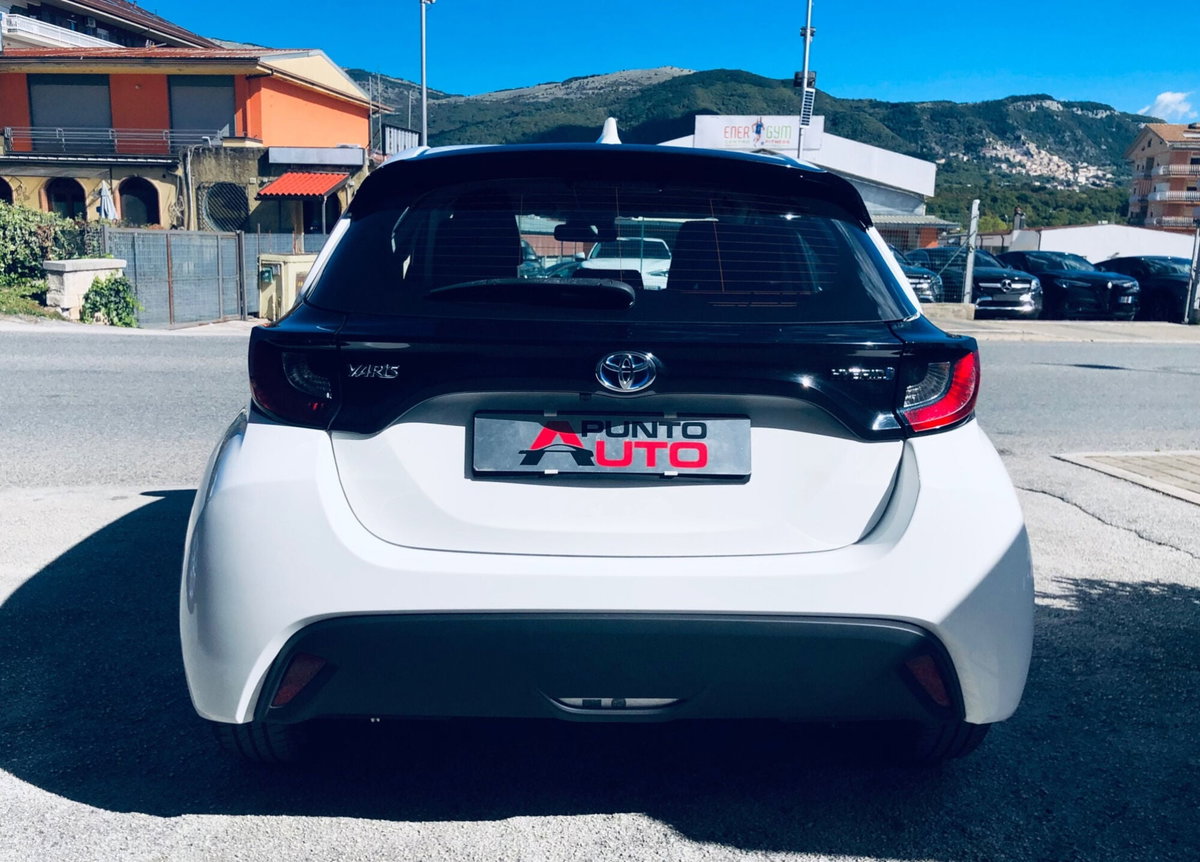 Toyota Yaris 1.0 5 porte Active (3)